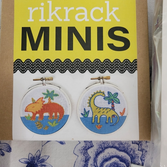 16 pc Craft Lot Carry Cases, Crochet and Embroidery Kit, Dried Flowers, Tags. - Picture 5 of 11